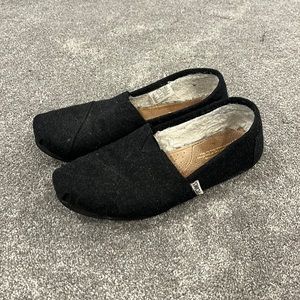 TOMS Slip on shoes